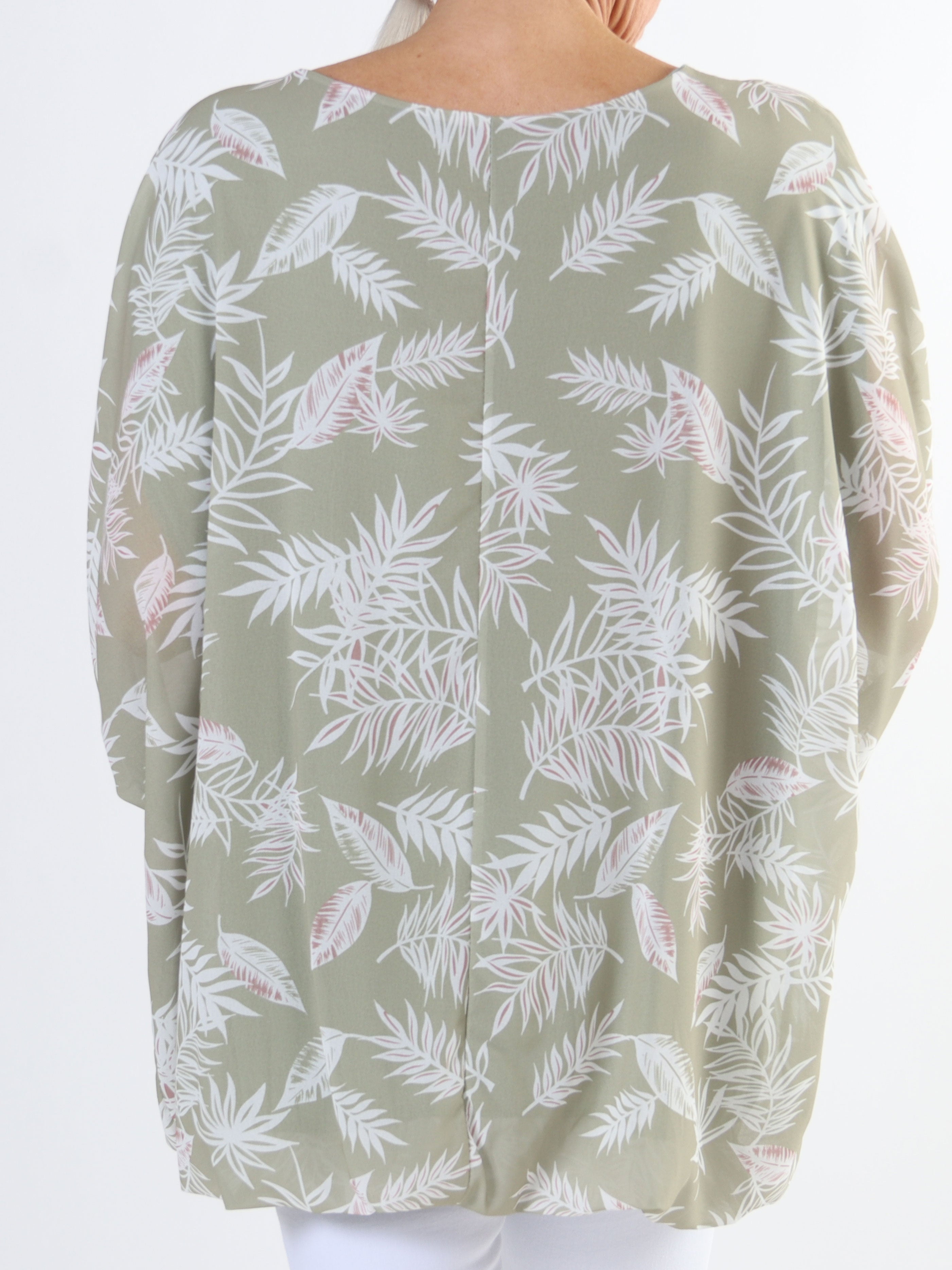 Destiny Leaf - Plus size chiffongblus med lövmönster